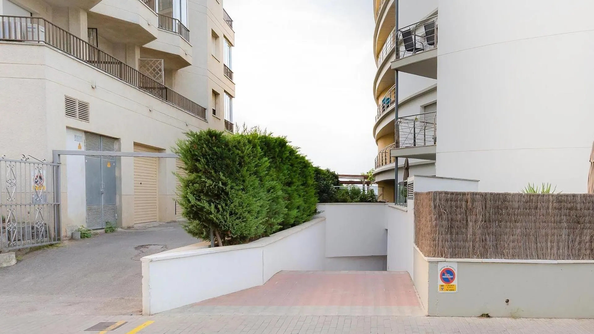 Marina Park A 1-3 - Apartamento En Roses En Primera Linea De Mar. Piscina, Aire Acondicionado Parking, Wifi. - Es-228-90